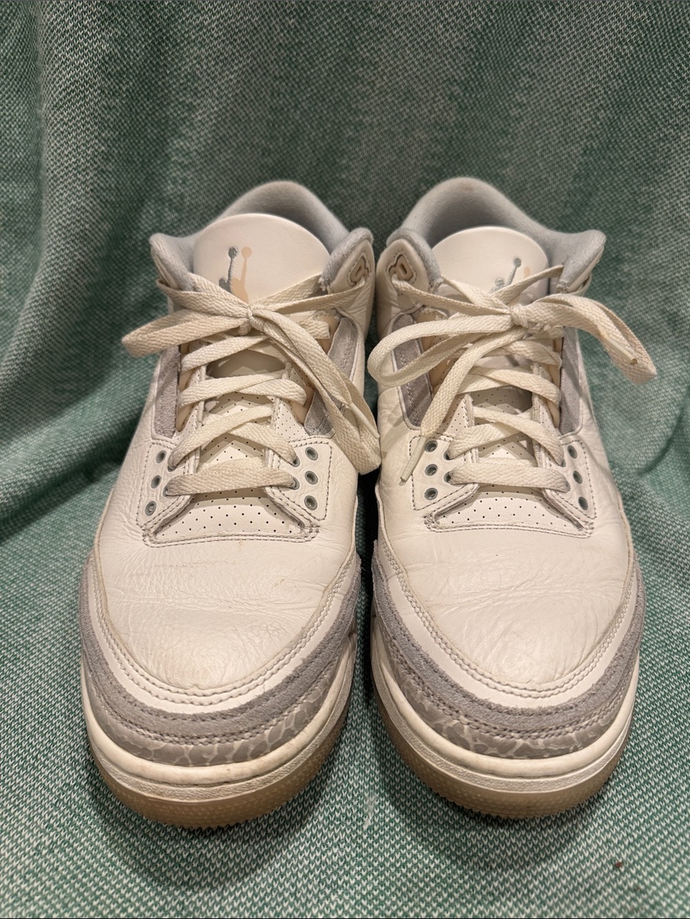 Mens Jordan 3  Leather Sneakers in Off-White and Light Gray